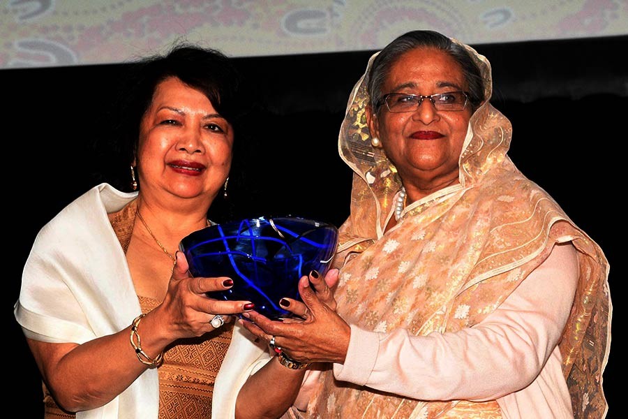 PM receives Global Women's Leadership Award