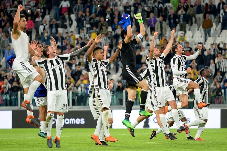 Juventus players celebrate after the match against Bologna - Reuters photo