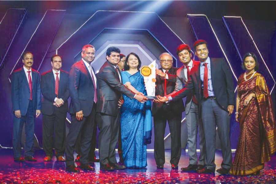 The members of the champion team ‘Je Ne Sais Quoi’ receiving Battle of Minds 2018 national award from the dignitaries including Nihad Kabir, president of Metropolitan Chamber of Commerce and Industry, Shehzad Munim, managing director-British American Tobacco Bangladesh (BATB),  Rumana Rahman, head of Human Resources-BATB, among others