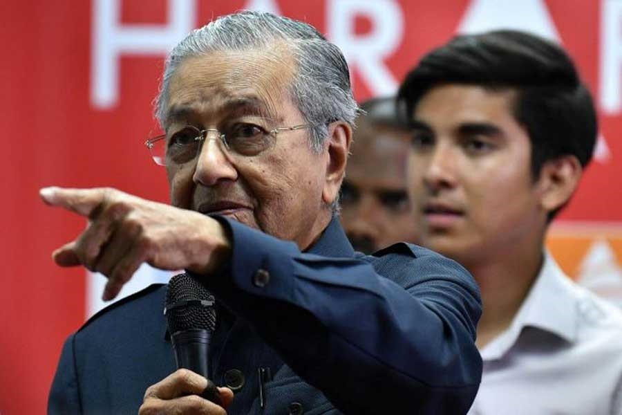 Malaysia's newly elected Prime Minister Mahathir Mohamad attends a news conference in Menara Yayasan Selangor, Pataling Jaya, Malaysia May 12, 2018. Reuters