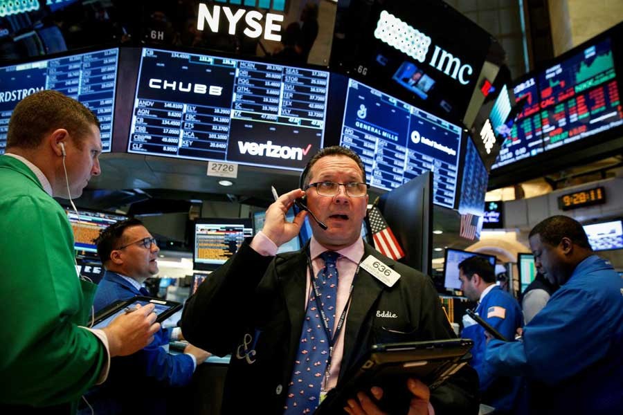 Traders work on the floor of the New York Stock Exchange (NYSE) in New York, US, May 18, 2018. Reuters/Files