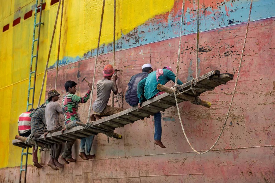 Workers seen at Sadarghat Port in Dhaka. Courtesy: Maier & Maier