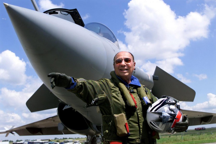 Serge Dassault, head of Dassault Aviation, waves in front of a French made Rafale at Le Bourget, France, June 11, 1999. Reuters/File Photo