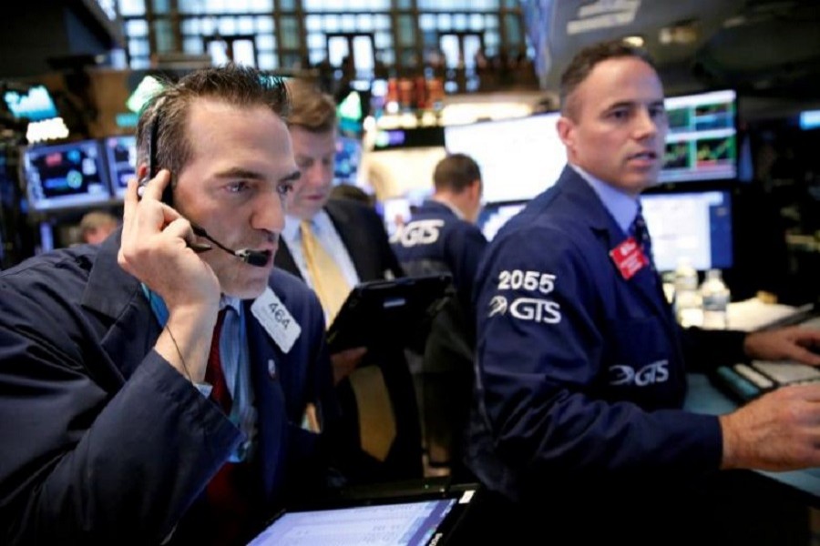 Traders work on the floor of the New York Stock Exchange (NYSE) in New York, US, June 24, 2016. Reuters/Files