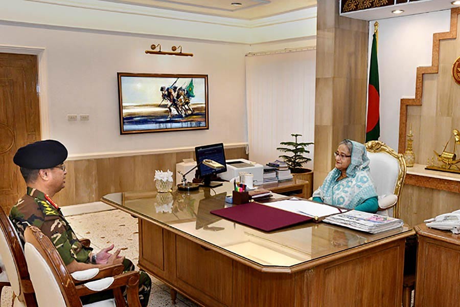 Army chief pays farewell call on PM