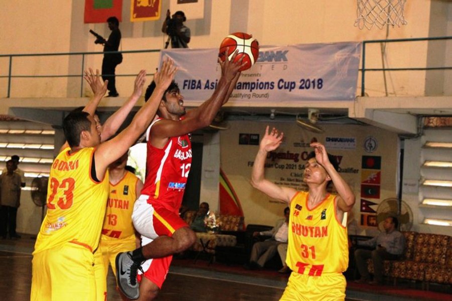 Players in action in the South Asian Qualifiers of the Dhaka Bank FIBA Asia Champions Cup- 2021 match between Bangladesh and Bhutan at the Dhanmondi wooden floor gymnasium in the city on Tuesday			— UNB Photo