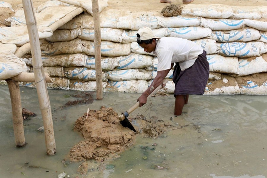 Storms raise risk of water contamination inRohingya camps