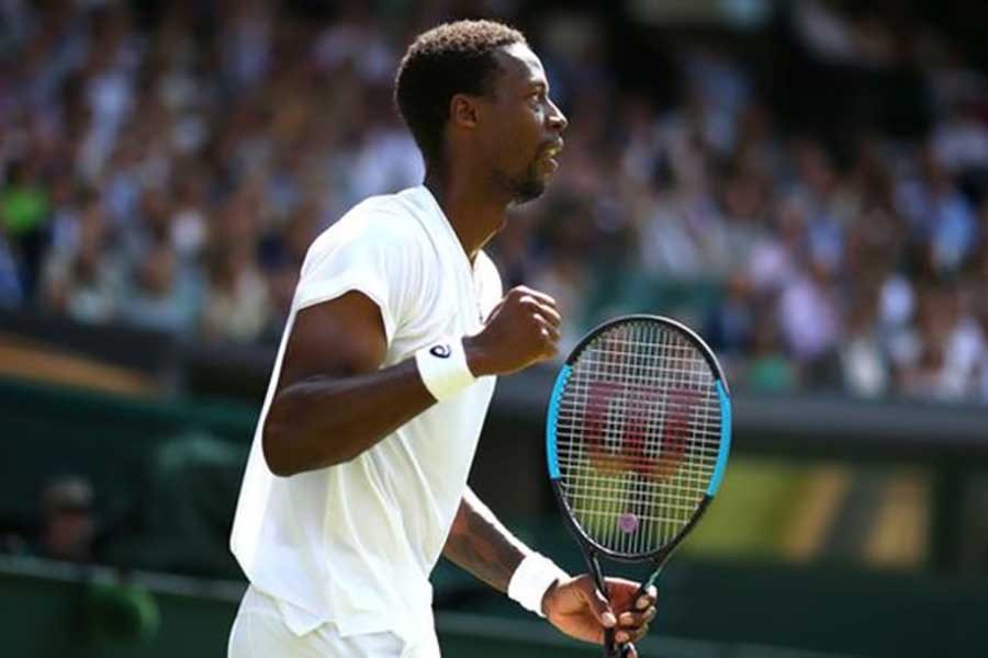 Monfils overcomes injury, beats Querrey