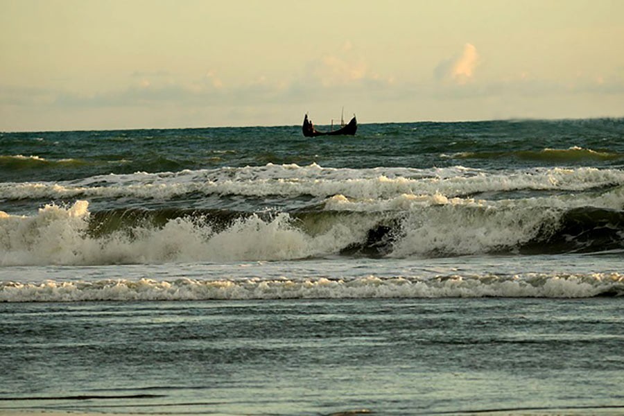 Rescuers recover bodies of three missing tourists from Bay of Bengal