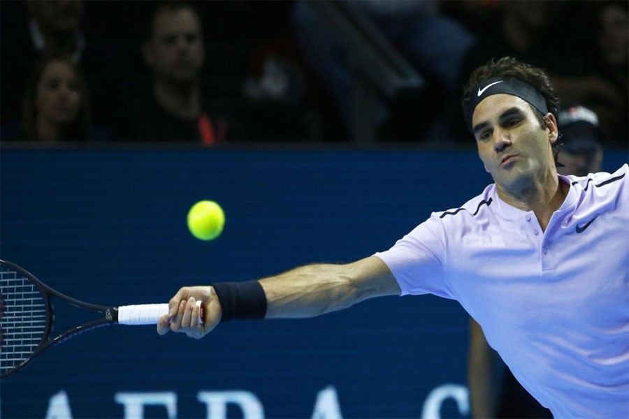 Federer thru’ to quarters without dropping set