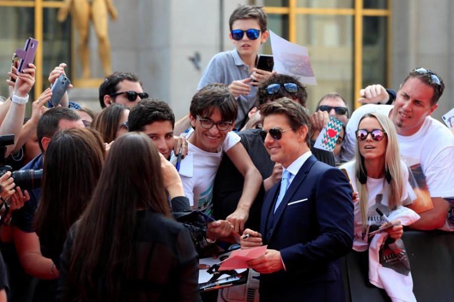 Cast member Tom Cruise poses for cinema fans as he arrives for the world premiere of "Mission: Impossible - Fallout" in Paris, France on July 12. Reuters photo