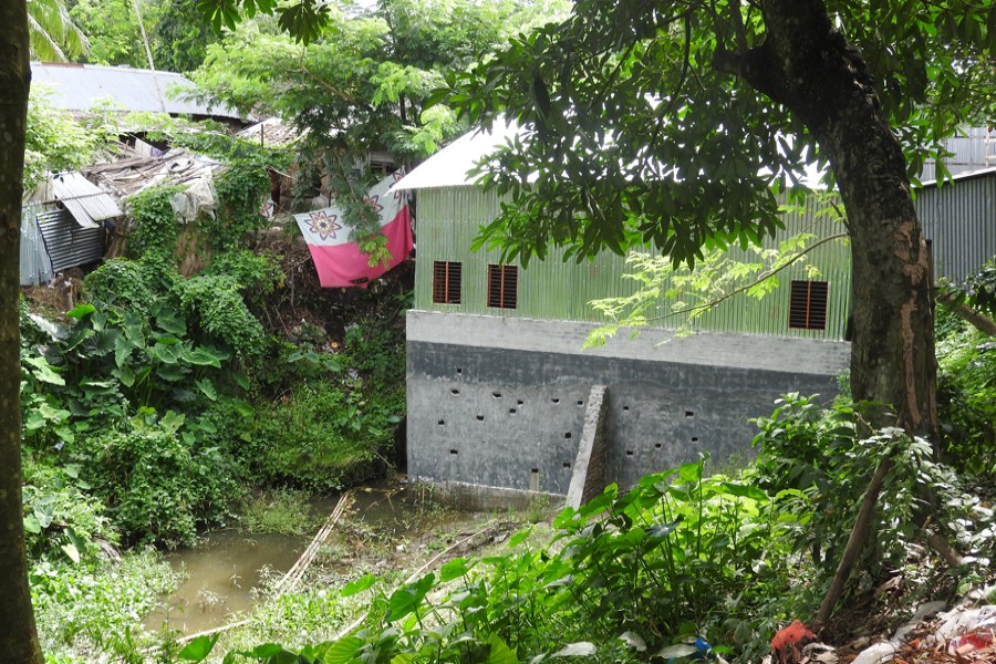 Permanent structures on the grabbed land of the Ramsagar canal in Mohammapdur upazila of Magura 	— FE Photo