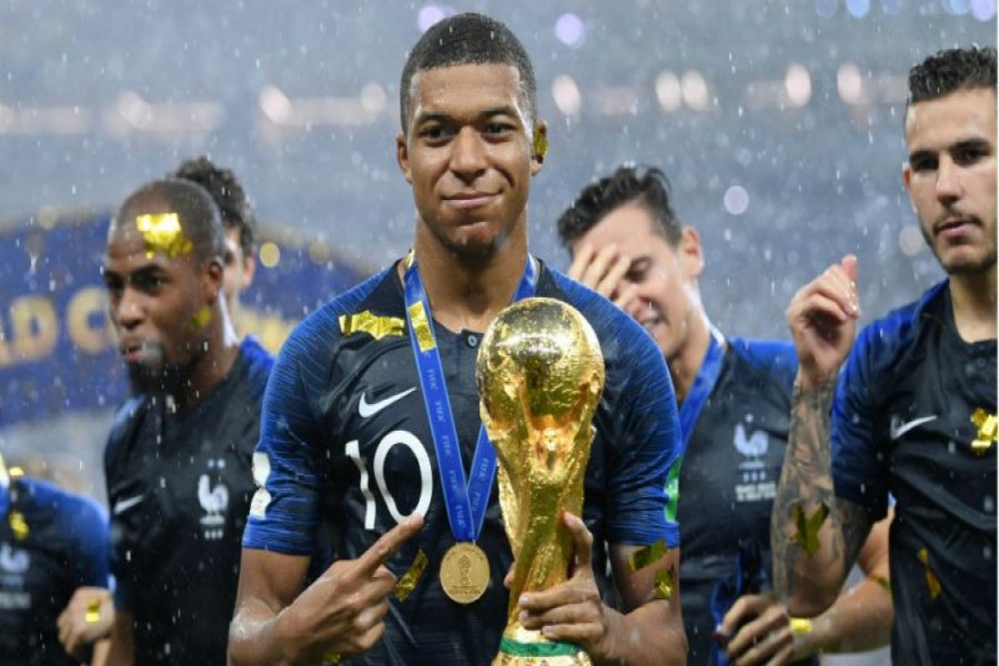 Pele praises French teenager Mbappe