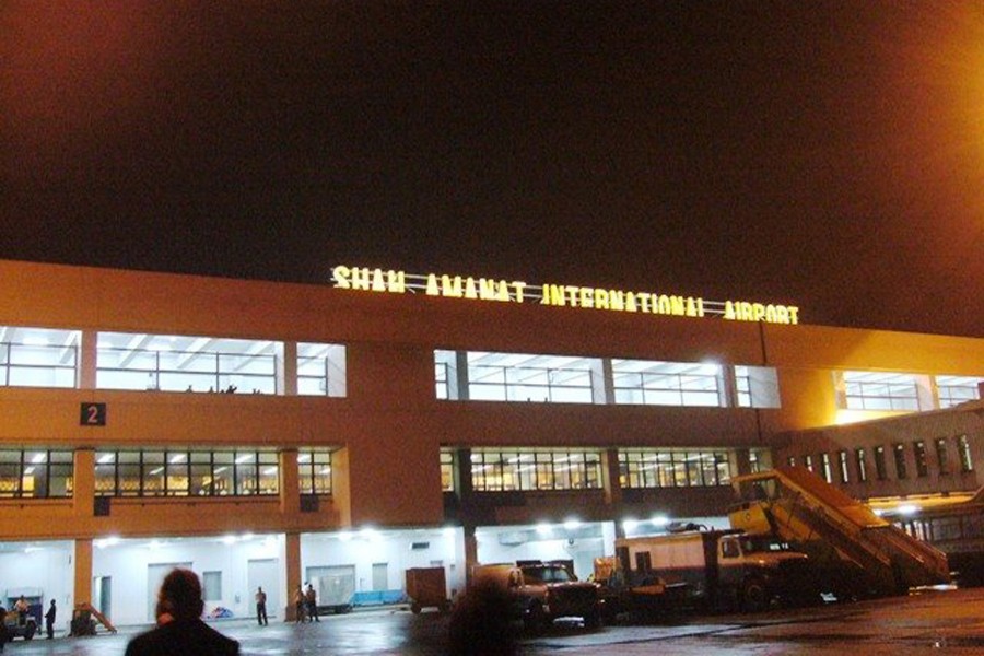 Customs officials nab man with gold bars inside stomach