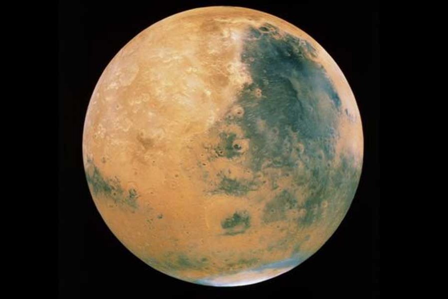 Scientists find evidence of liquid water on Mars