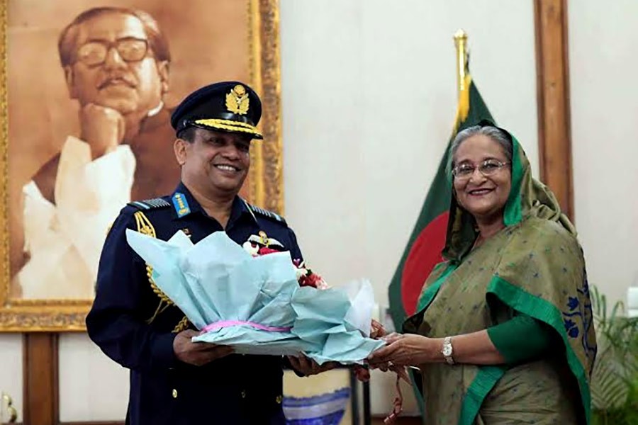Air chief adorned with new rank badge