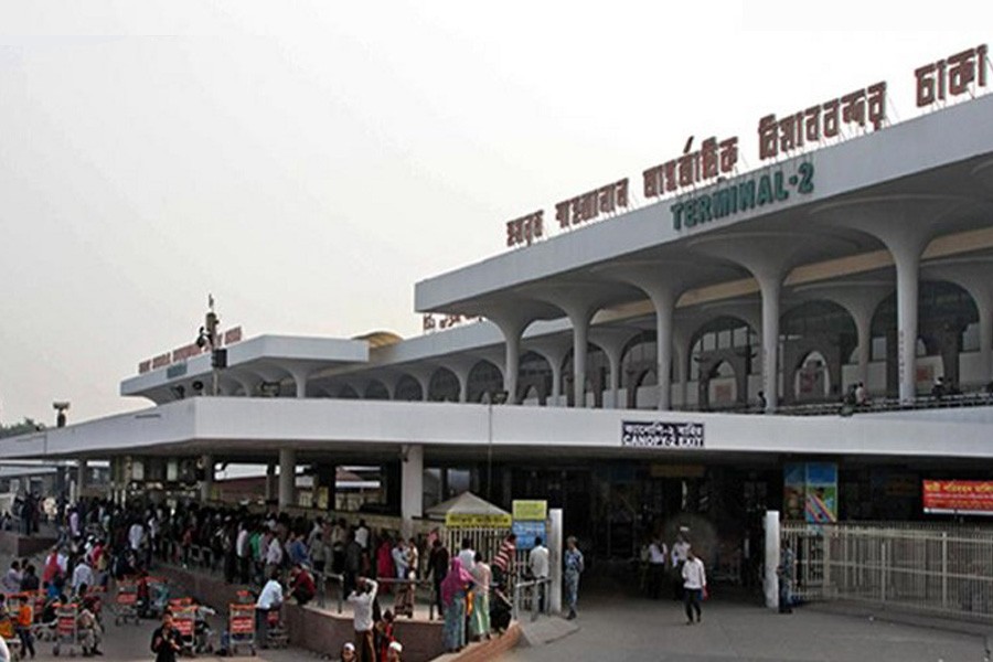 Customs arrest US Bangla staff with 32 gold bars at HSIA