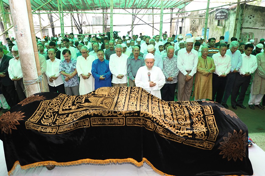 FE editor AHM Moazzem Hossain laid to rest