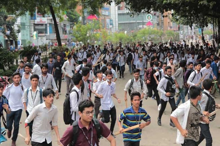 Students come under ‘Chhatra League’ attack at Jigatala
