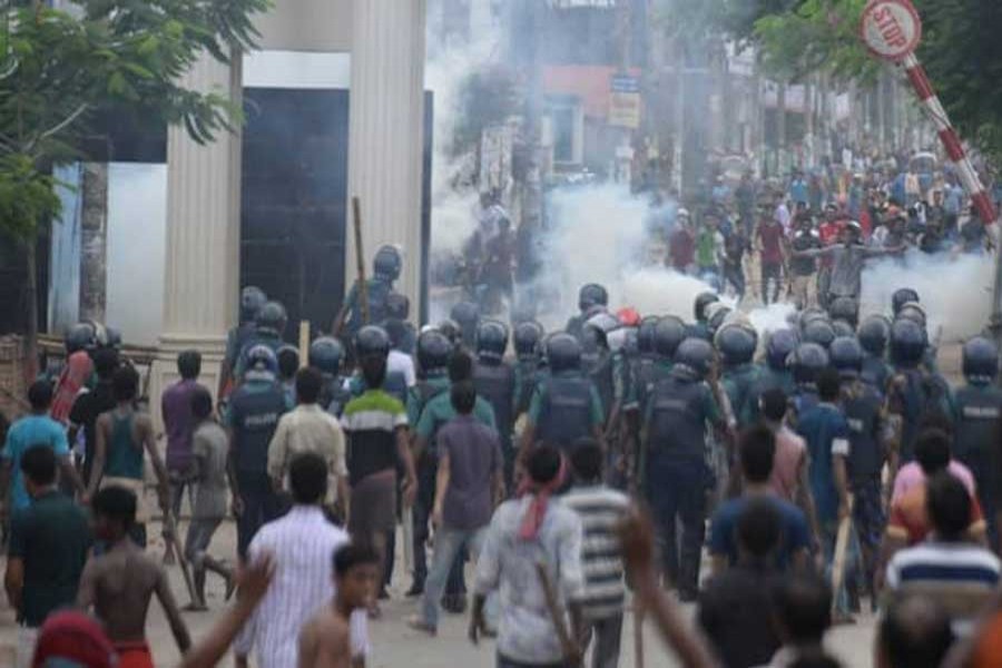 Cops fire teargas shells on EWU students