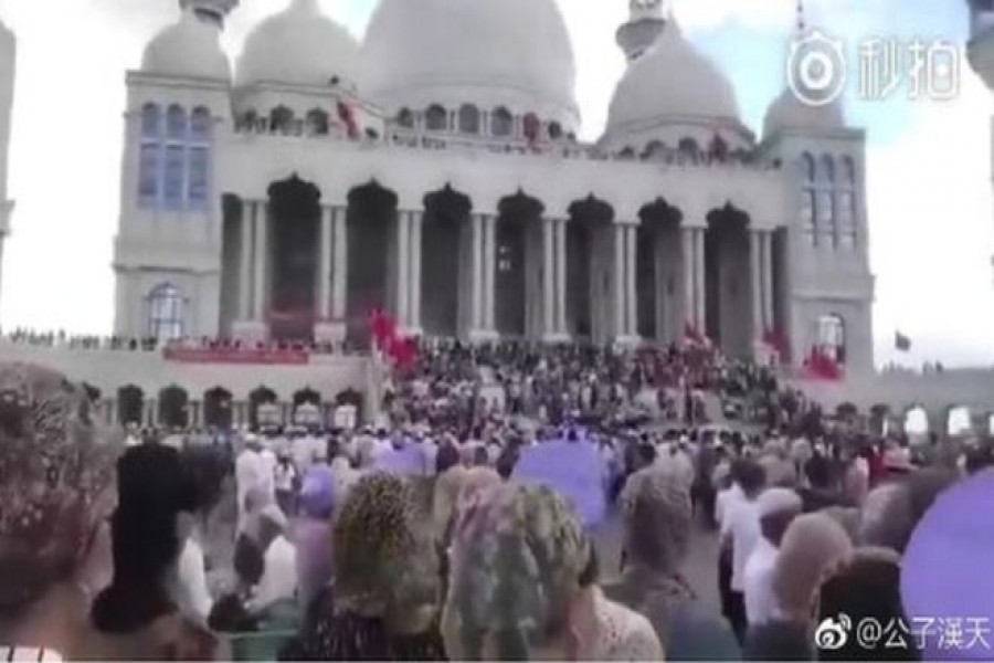 Muslims respond in standoff over China mosque demolition