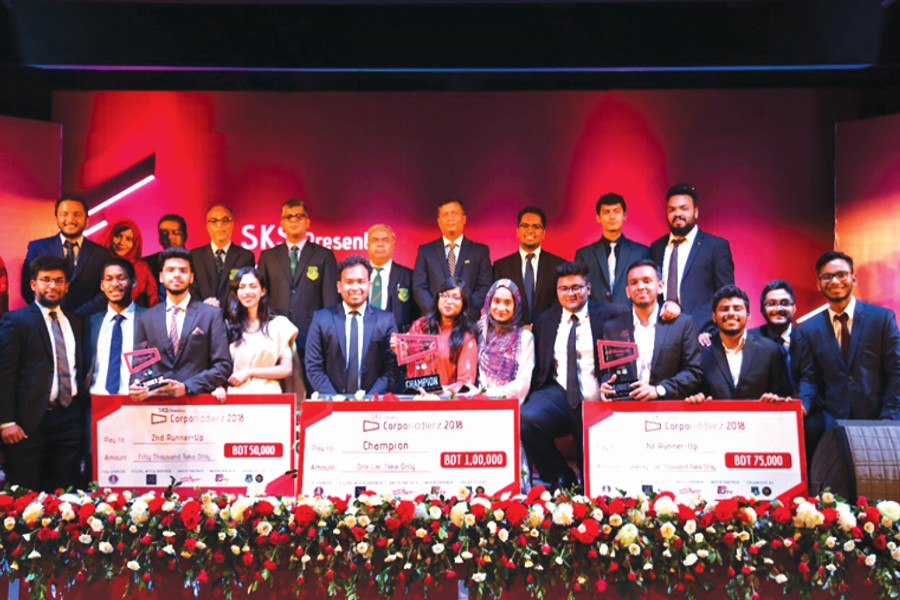 The champion, 1st and 2nd runner-up teams along with the dignitaries at the prize-giving ceremony of Corporiddlerz 2018