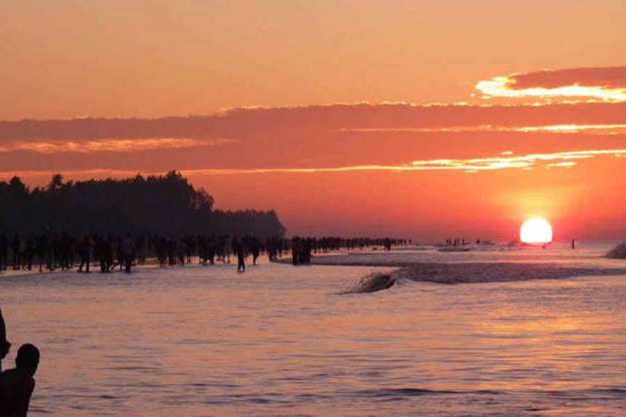 Tourist spots abuzz with post-Eid holidaymakers