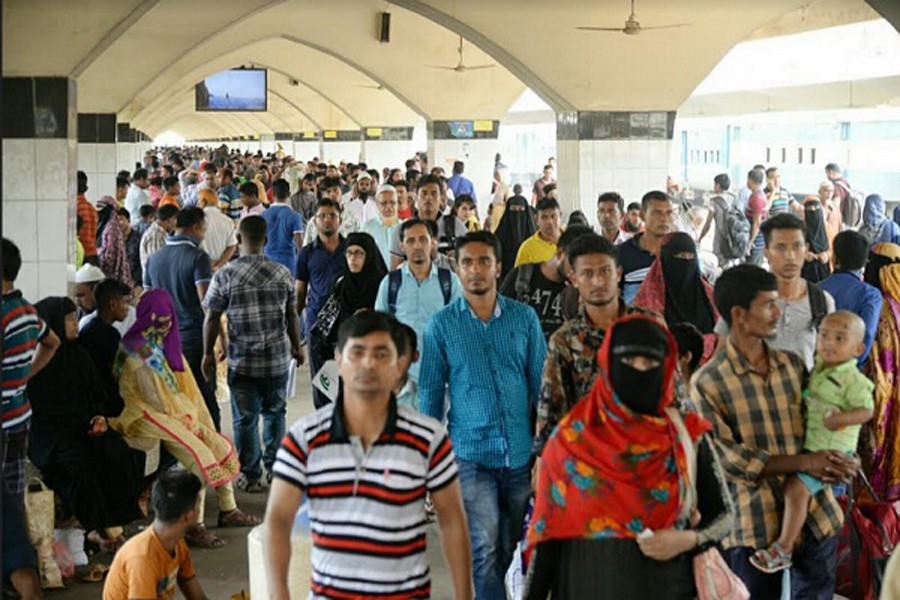 Holidaymakers start returning to Dhaka after Eid