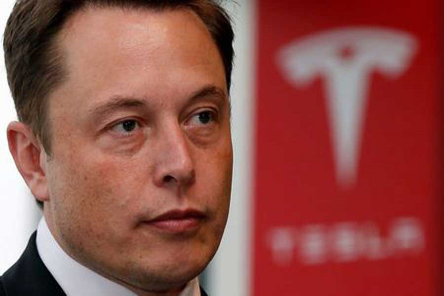 Tesla Motors Inc Chief Executive Elon Musk pauses during a news conference in Tokyo September 8, 2014. Reuters/File Photo