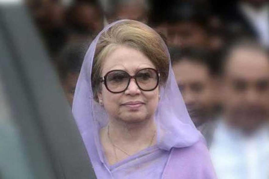 Lawyers meet Khaleda at jail