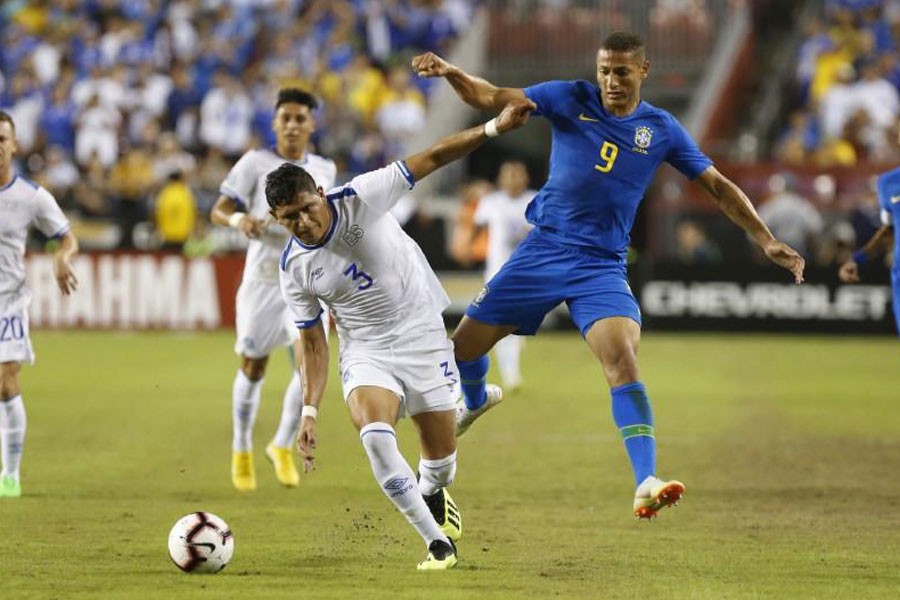 El Salvador defender Roberto Dom’nguez (3) and Brazil forward Richarlison (9) battle for the ball in the first half during an international friendly soccer match at FedEx Field, Mandatory Credit: Geoff Burke-USA TODAY Sports