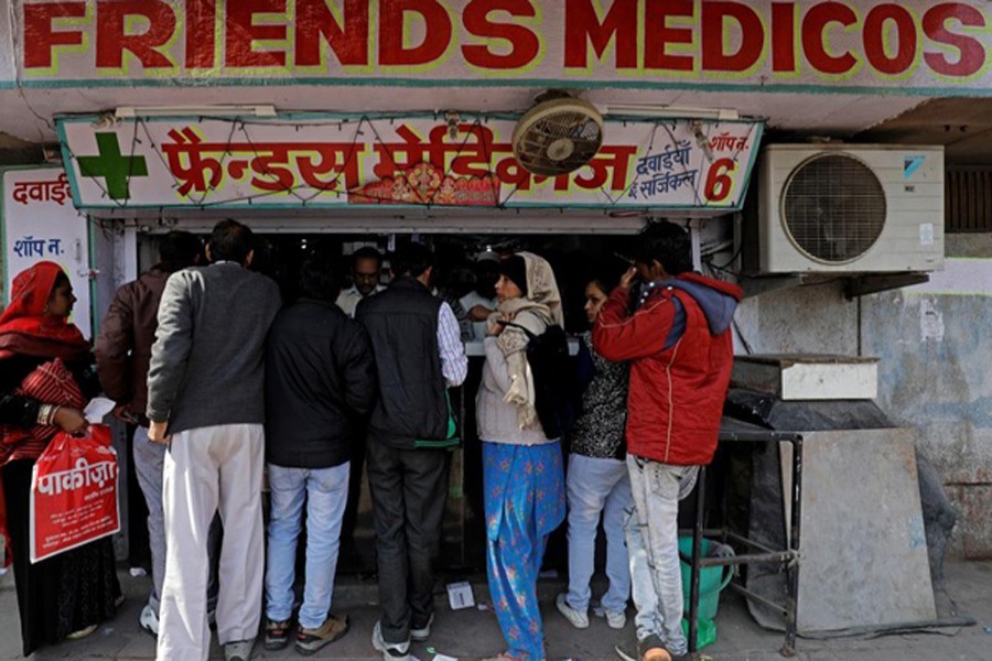 People crowd outside a chemist store in New Delhi, India Feb 2, 2018. Reuters photo