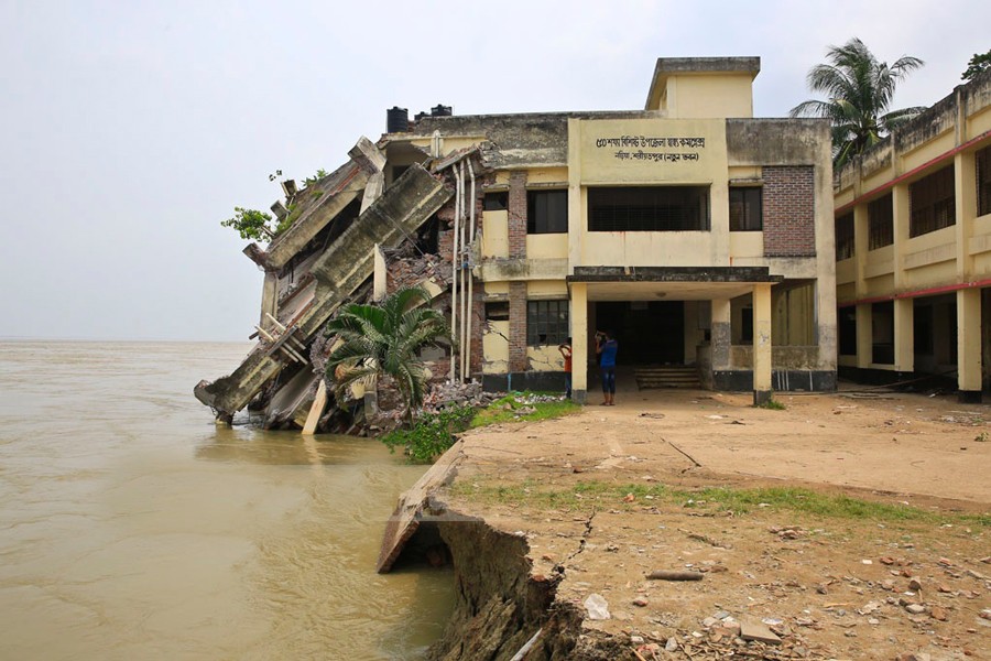 Caring for the homeless from  river erosion at Naria