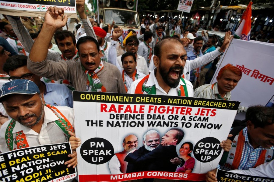 Supporters of India's main opposition Congress Party shout slogans during a protest demanding from government to disclose the details of Rafale fighter planes deal, in Mumbai, July 30, 2018. Reuters/Files