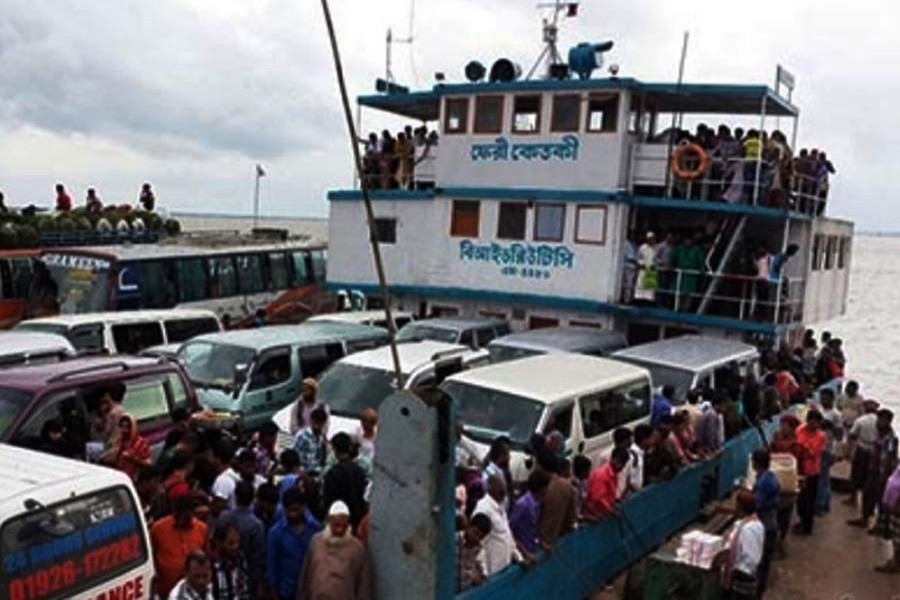 Padma currents disrupt ferry service