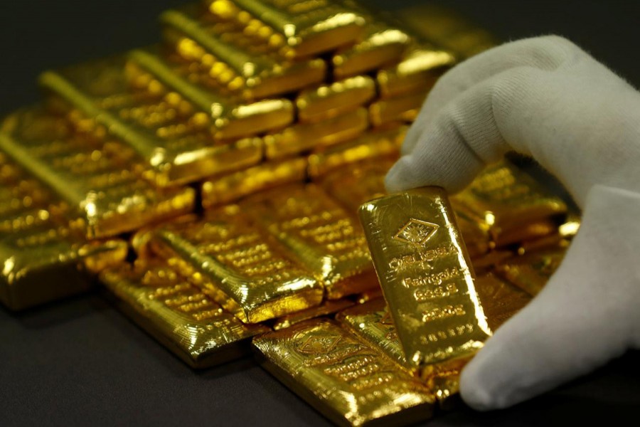 Gold slips as dollar firms amid Fed rate hike view