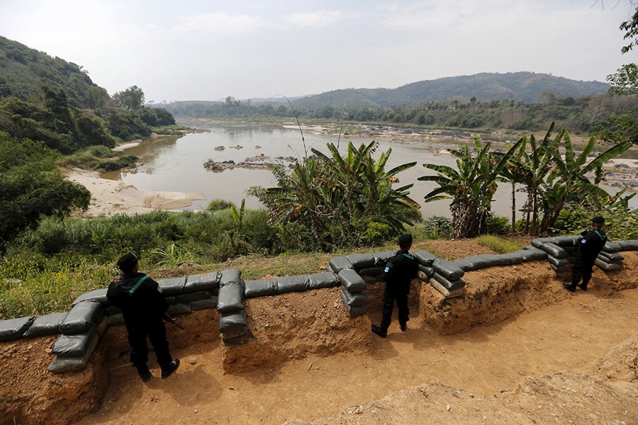 Thai soldiers stand guard at Ban Kaen Kai operation base on the Mekong river at the border between Thailand and Laos March 3, 2016. Reuters/File photo