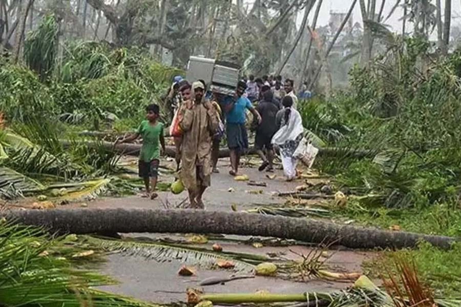 Cyclone Titli leaves nine dead in India