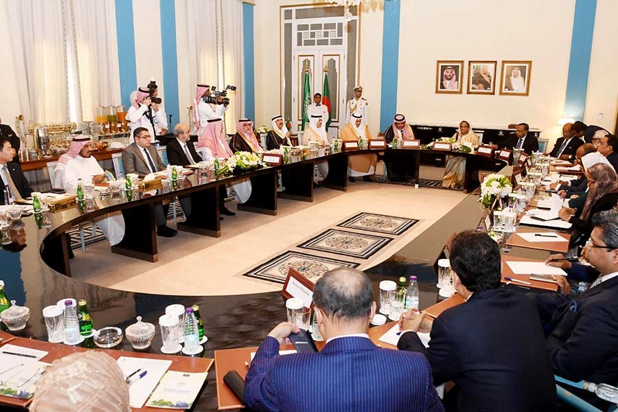 PM invites Saudi entrepreneurs to invest in Bangladesh