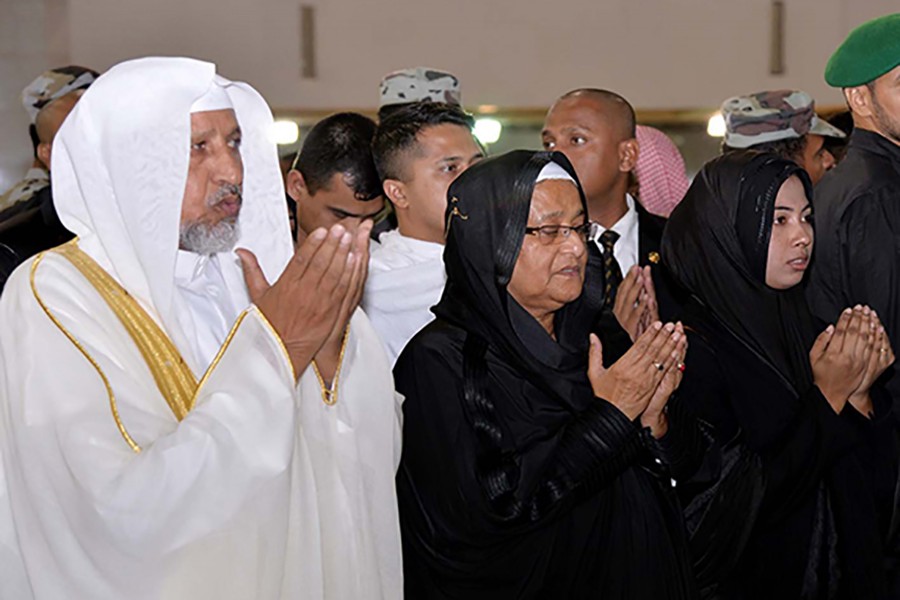 PM performs Umrah, to leave KSA for home today