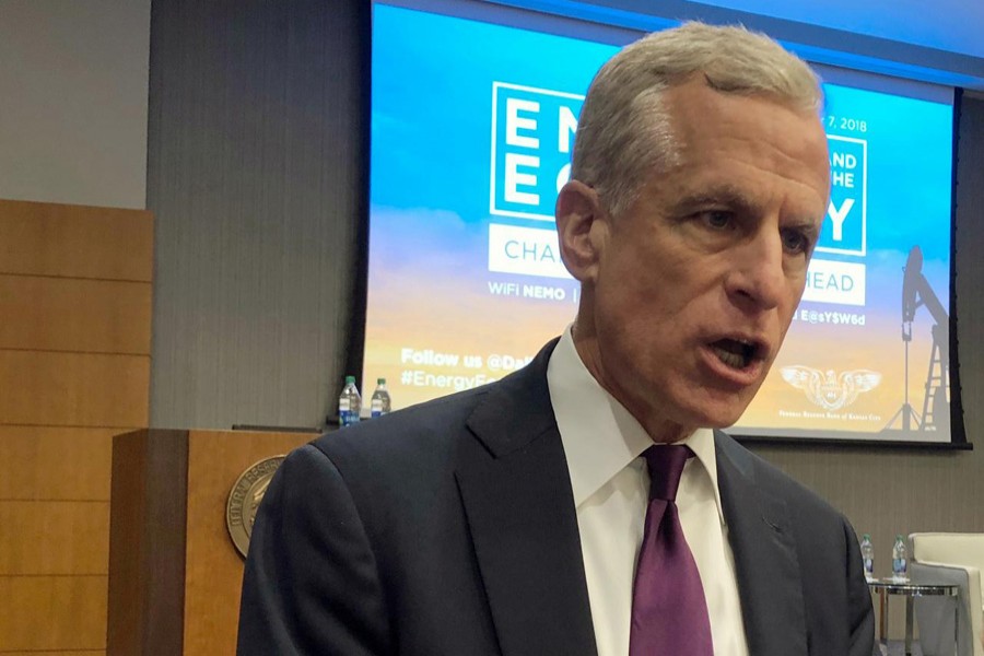 Dallas Federal Reserve Bank President Robert Kaplan speaks with an attendee at an annual energy conference at the Dallas Fed headquarters in Dallas, Texas, US, September 7, 2018. Reuters/File Photo