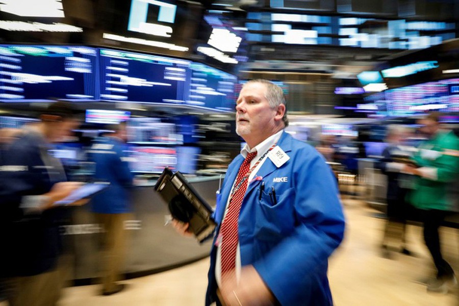 Traders work on the floor of the New York Stock Exchange (NYSE) in New York, US, October 17, 2018. Reuters