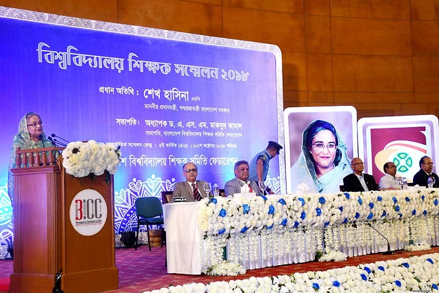 PM seeks teachers’ support to continue development pace