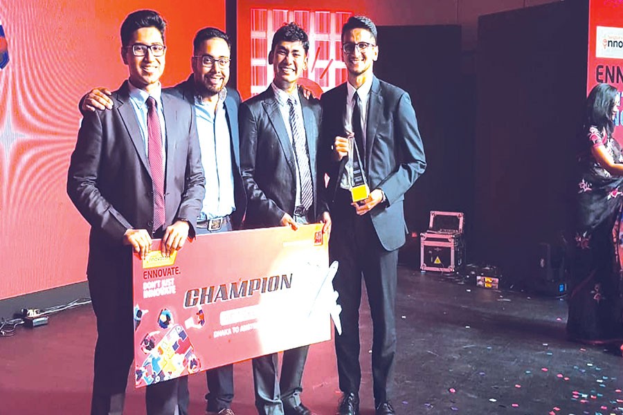 The winners of Banglalink Ennovators 2.0 with their mentor KM Raihan, product manager, Data Business at Banglalink Digital (second from left)