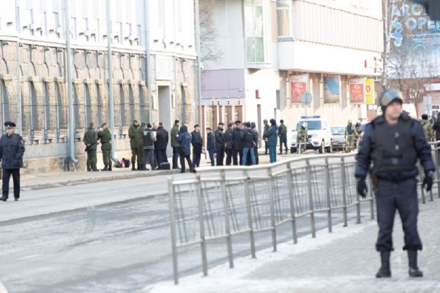 Emergencies Ministry members, law enforcement officers and investigators work at the site of an explosion at an office of Russia's Federal Security Service (FSB) in the city of Arkhangelsk, Russia October 31, 2018. - Reuters