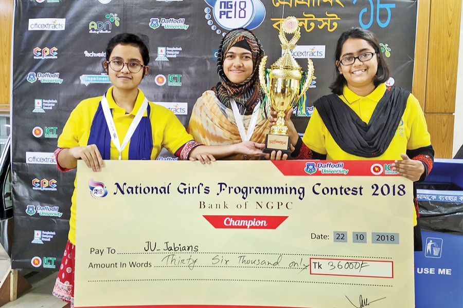 The winning team members of ‘JU Jabian’ at the programming contest held at Daffodil International University campus—from left Richita Khondokar, Sabera Mahmud Promee (team leader) and Mir Noshin Jahan