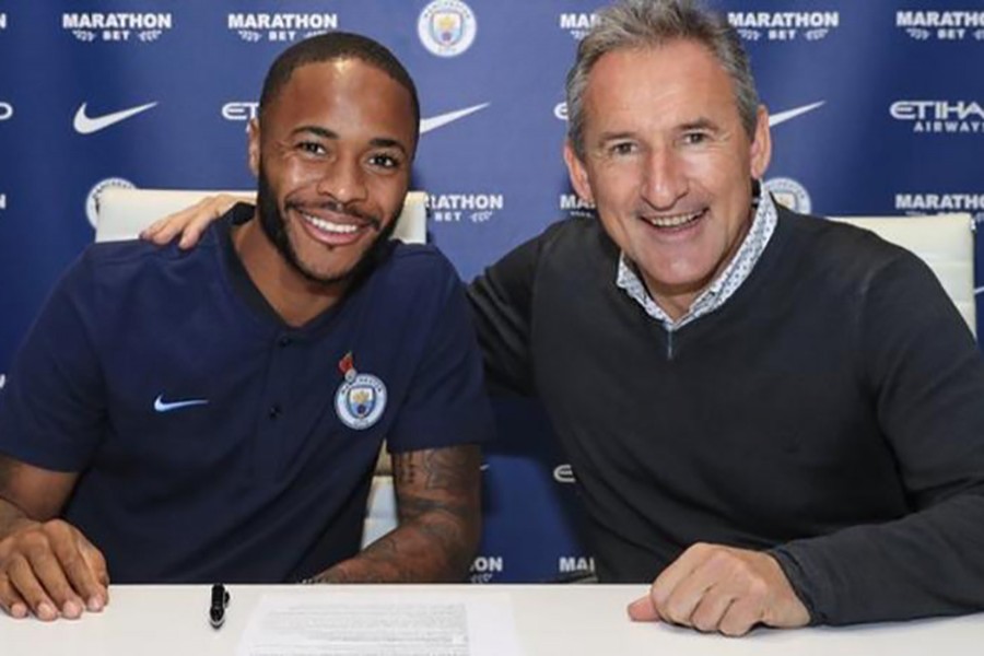 Sterling signs new Man City contract