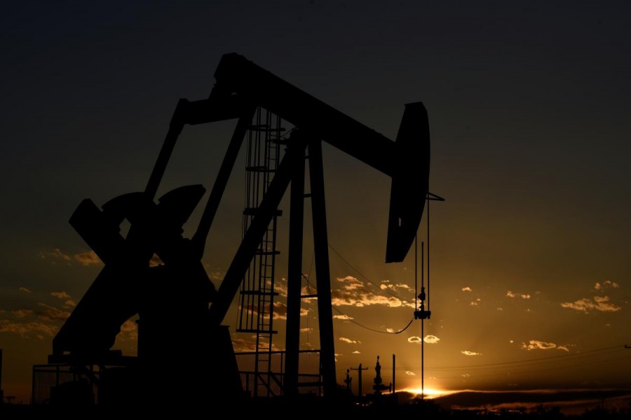 Oil plunges nearly 8 per cent despite talk of output cut