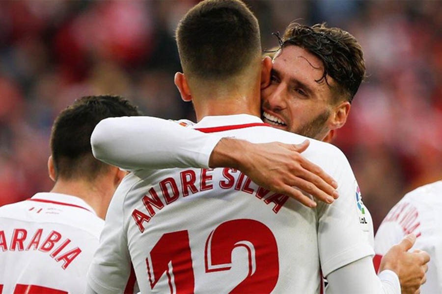 Sevilla moves to top La Liga spot