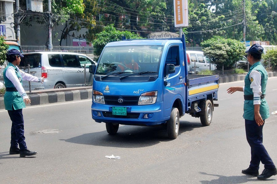 DMP fines traffic violators Tk 2.09m